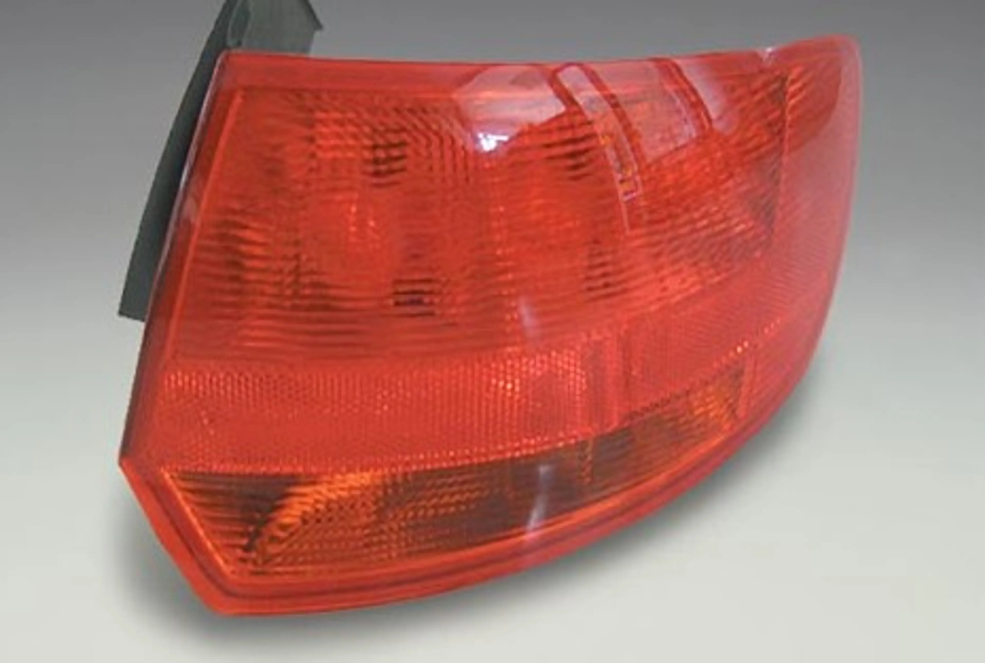 PILOTO POST. ALETA DCHO.AUDI A3 5 P