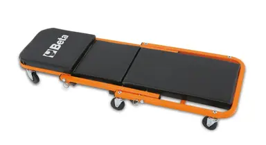 3002-CAMILLA DEBAJO DEL COCHE